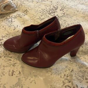 ANNE KLEIN ANKLE BOOTS SUEDE LEATHER CLASSIC/ 7.5 / BURGUNDY